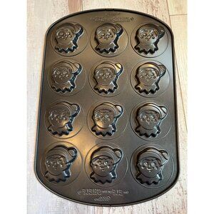 Wilton Elf On The Shelf Non-Stick Holiday Cookie Pan With 12 Elf Face Molds